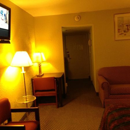 Americas Best Value Inn Macomb Εξωτερικό φωτογραφία