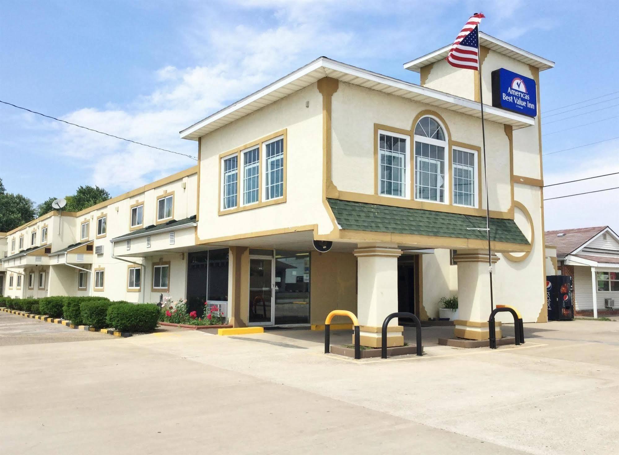 Americas Best Value Inn Macomb Εξωτερικό φωτογραφία