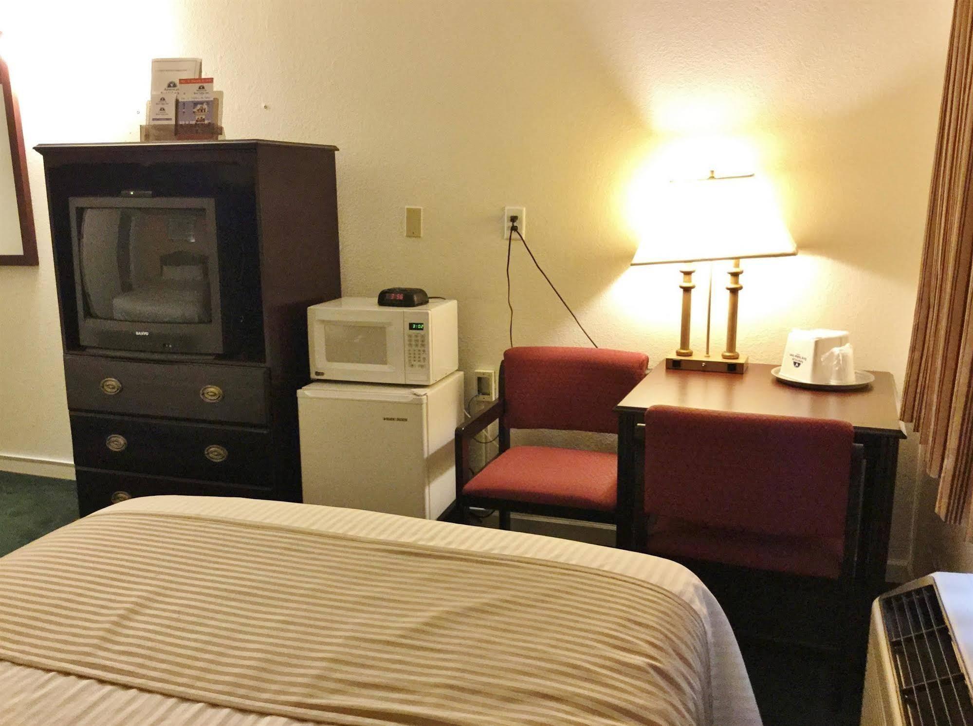 Americas Best Value Inn Macomb Εξωτερικό φωτογραφία