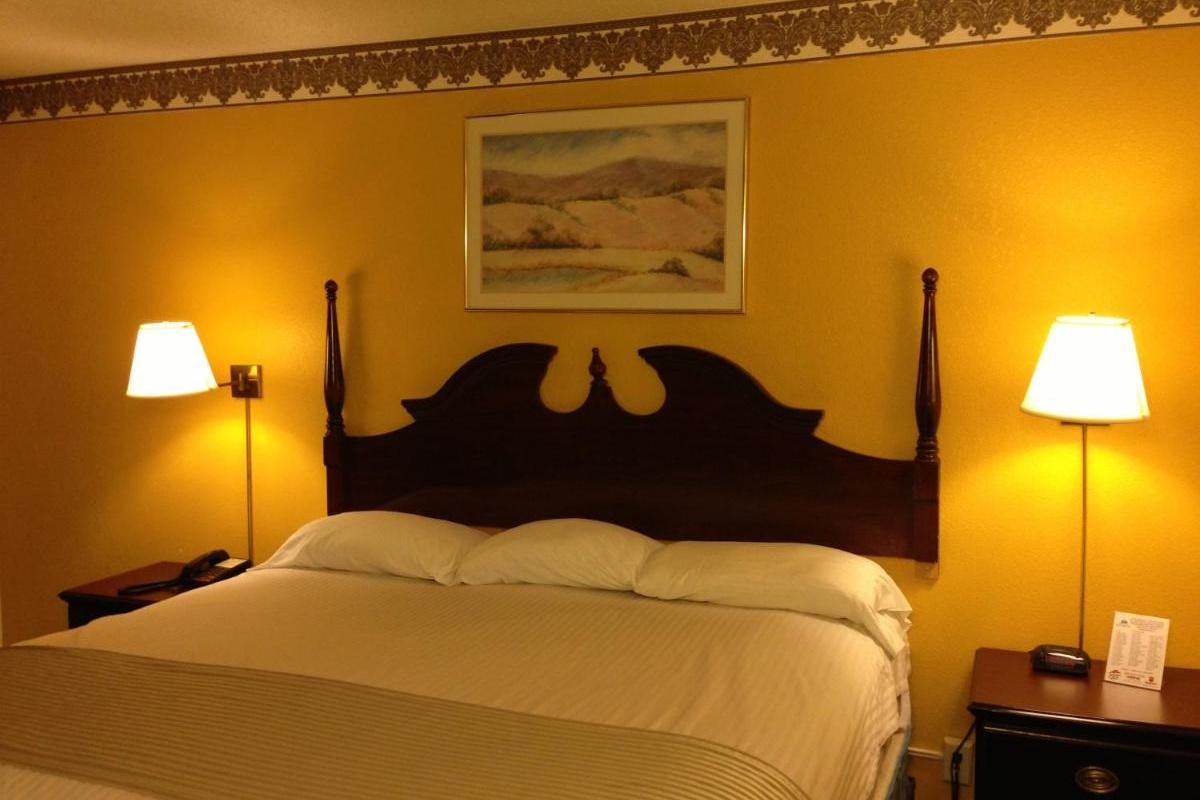 Americas Best Value Inn Macomb Εξωτερικό φωτογραφία
