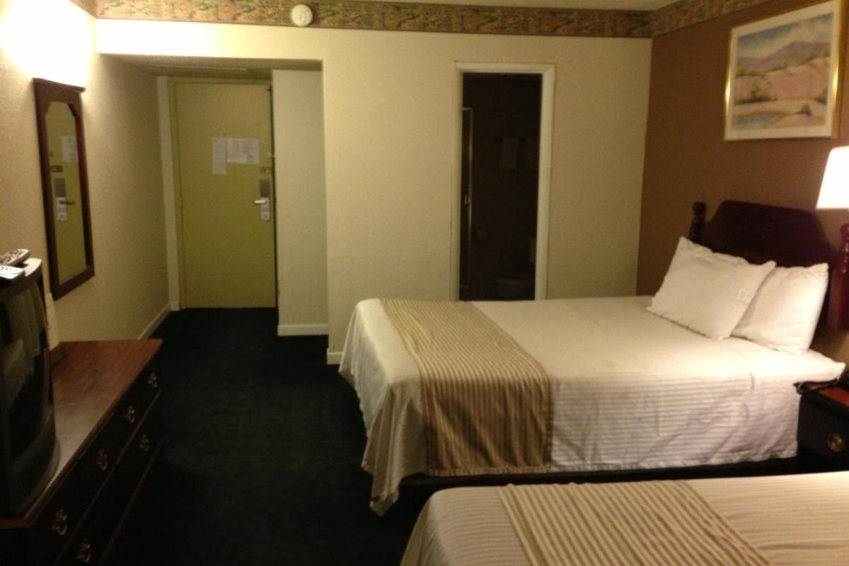 Americas Best Value Inn Macomb Εξωτερικό φωτογραφία