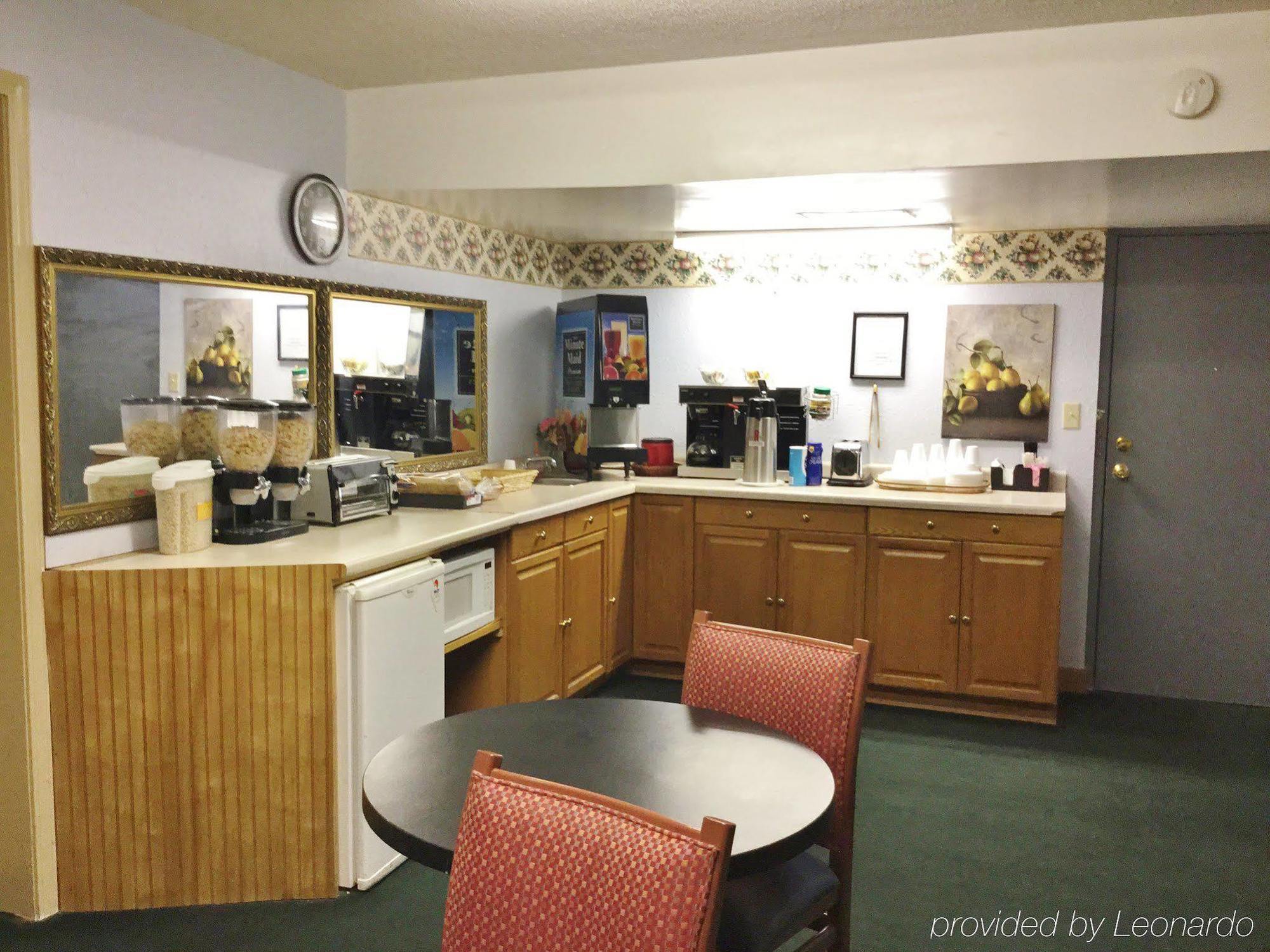 Americas Best Value Inn Macomb Εξωτερικό φωτογραφία