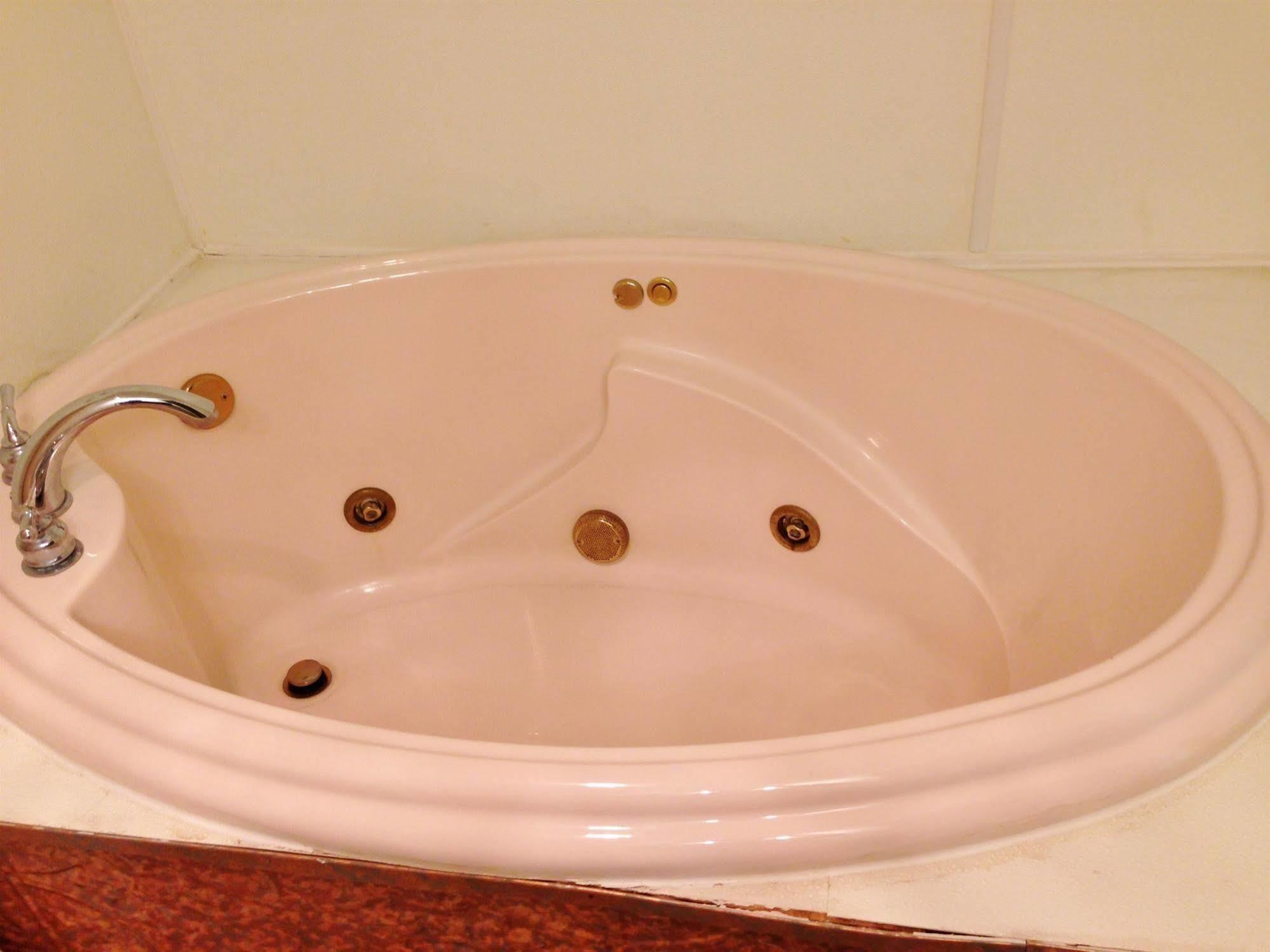 Americas Best Value Inn Macomb Εξωτερικό φωτογραφία