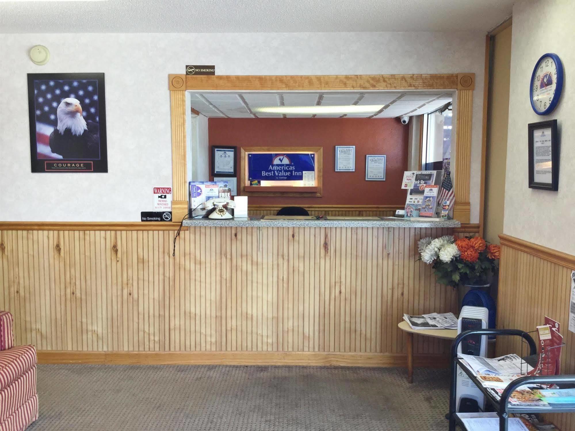 Americas Best Value Inn Macomb Εξωτερικό φωτογραφία