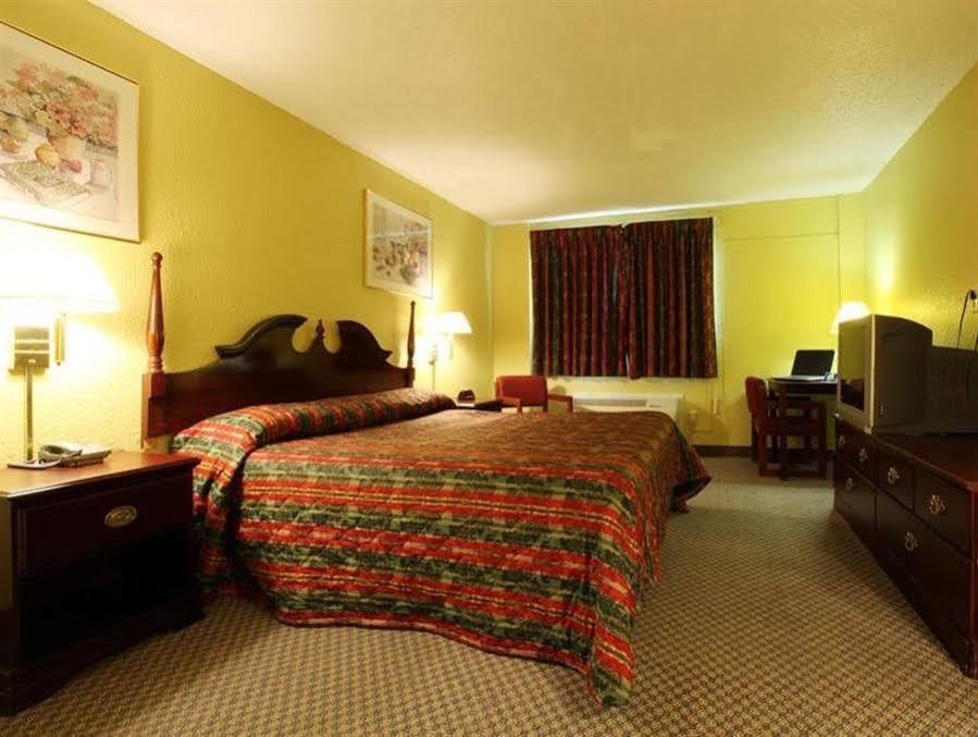 Americas Best Value Inn Macomb Εξωτερικό φωτογραφία
