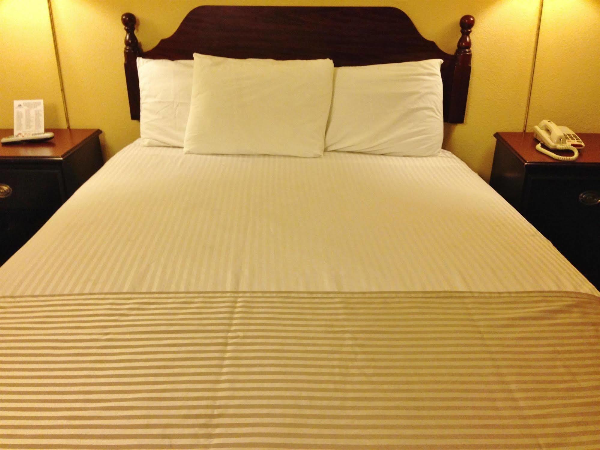 Americas Best Value Inn Macomb Εξωτερικό φωτογραφία