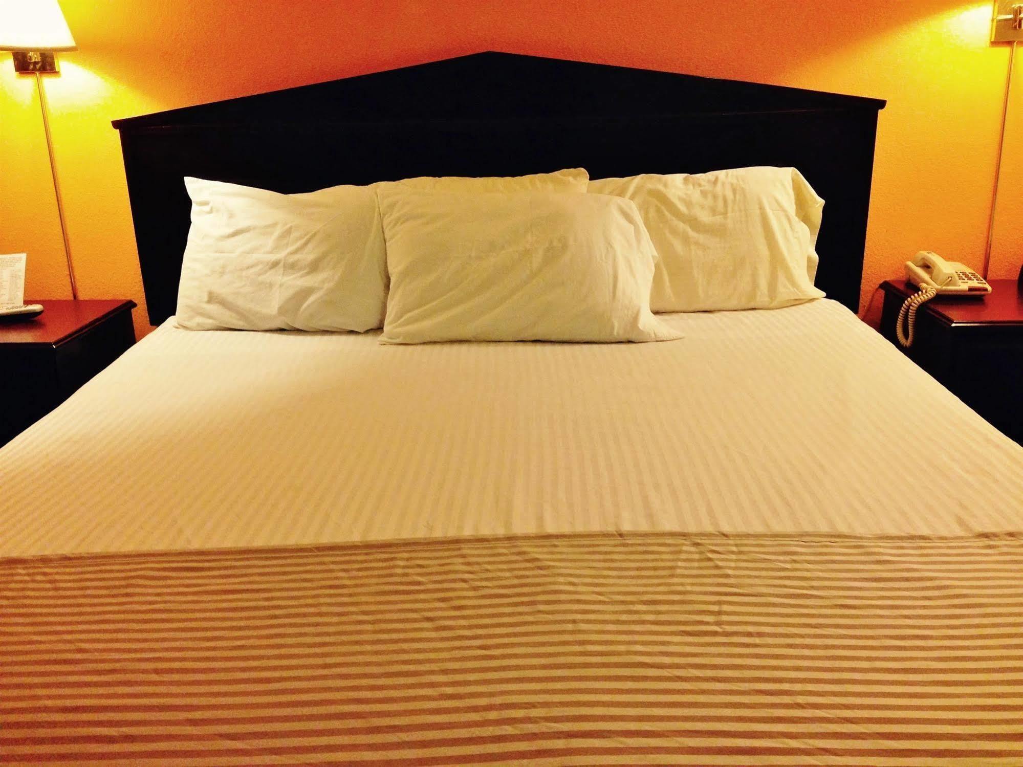 Americas Best Value Inn Macomb Εξωτερικό φωτογραφία
